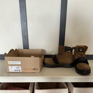 Cougar Paws work boot worn once